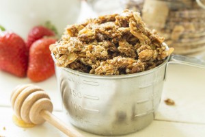This healthy granola uses quinoa as a substitute for oats! Just 9 real ingredients , it's gluten free, dairy free, vegan, soy free, and oat free!